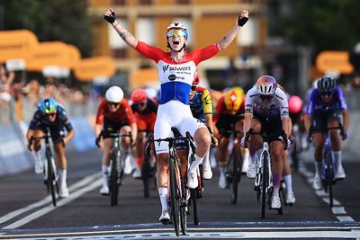 Lorena Wiebes spotted along Giro d'Italia Women route despite bike weight disqualification