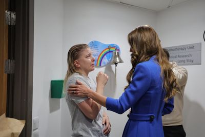 Kate surprises young mother celebrating end of chemotherapy treatment