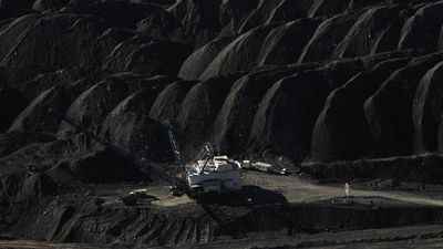 Trump announces $700m support for US coal industry