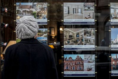 Average UK house price dipped by 0.1% in May amid global uncertainty – Halifax