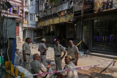 Mattress sellers hailed as heroes for saving lives during Delhi hotel fire
