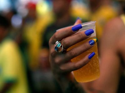 As World Cup heats up, experts warn fans about mixing alcohol and extreme temperatures