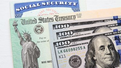 4 Boring Moves To Do Now To Add Hundreds To Your Social Security Check