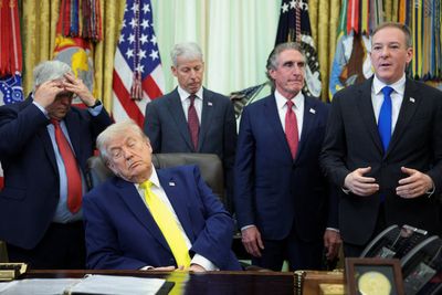 Democrats mock ‘the Commander-in-Sleep’ after Trump appears to nod off in latest White House appearance