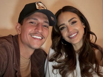 'A Cheesy New Boyfriend': Cash Warren Blasts Jessica Alba's 'Midlife Crisis' Romance With Danny Ramirez