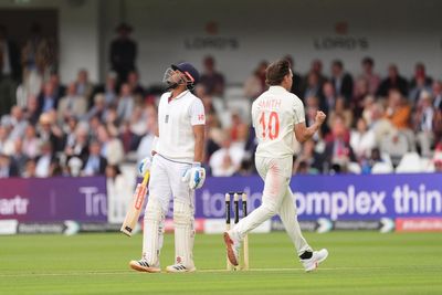 England lose four quick wickets as New Zealand speed toward hasty conclusion
