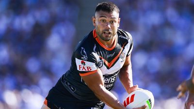 Wolves go top of Super League, Nofoaluma nets hat-trick