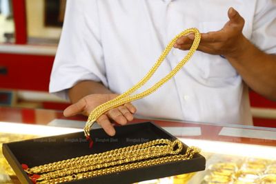 Gold prices down B1,450 to B67,500