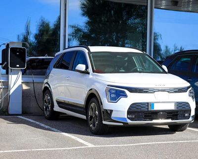 UK urged not to further weaken EV rules as CO2 impact revealed