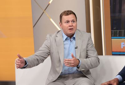 Right floats conspiracies as Pratt sinks