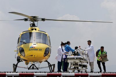 Sherpa stranded on Everest for almost a week without food or oxygen survives by eating ice
