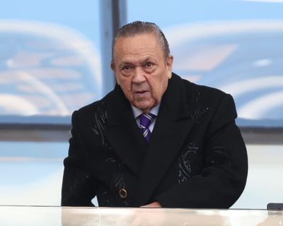 David Sullivan steps down at West Ham to fight claims about private life