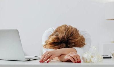 7 Signs of Adrenal Burnout That Get Worse in the Heat