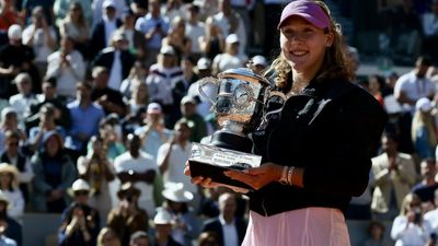 Teen queen Andreeva crushes Chwalinska to claim her first French Open crown