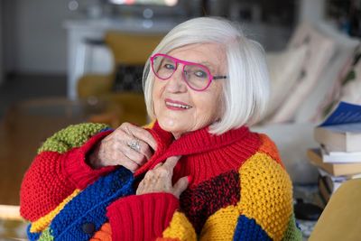 At 92, Liz Hicklin embarked on a standup career: ‘I didn’t think about ageing until I was over 90’