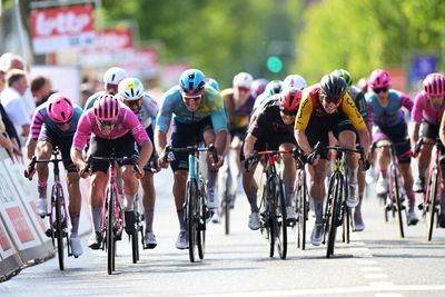 Heistse Pijl: Young Briton Noah Hobbs claims first pro victory in tight sprint