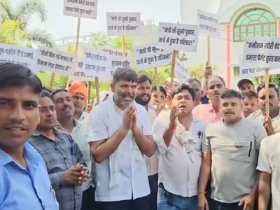 Pilibhit farmers protest over pending sugarcane payments and closed mill