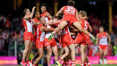 Swans fight back to deny Saints in SCG thriller