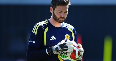 Craig Gordon Celtic 'injustice' potshot sees Hearts star lock down post
