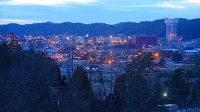 Scoop: Trump's Iran envoys quietly convene nuclear experts in Tennessee