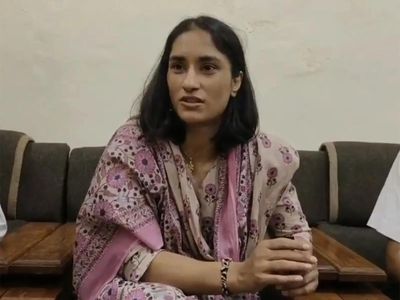 "Even I sometimes struggle to get a gas cylinder": Vinesh Phogat slams LPG price hike, raises inflation concerns