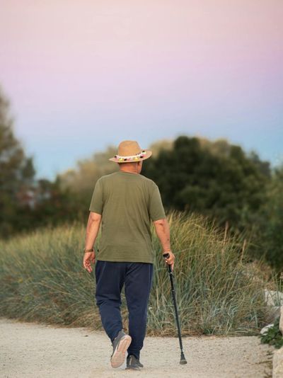 9 Ways to Stay Safe Walking Alone