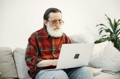 6 Password Habits That Lock Scammers Out for Good