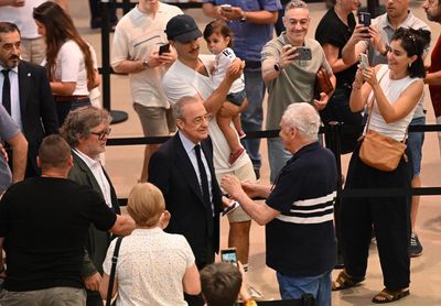 Florentino Pérez to remain as Real Madrid president after overwhelming election win