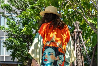 Aubrey Kurlansky talks silk art at Thai Textile Society