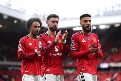 Manchester United star suffers fresh injury scare in double blow before World Cup