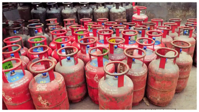 Govt cuts subsidised LPG cylinders to Ujjwala beneficiaries to 4