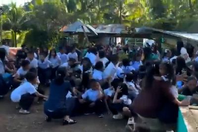 Children flee as school shelter collapses during deadly 7.8-magnitude earthquake in Philippines