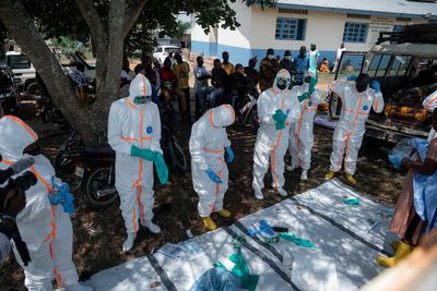 Confirmed Ebola cases pass 550 after US warning spread could match record outbreak
