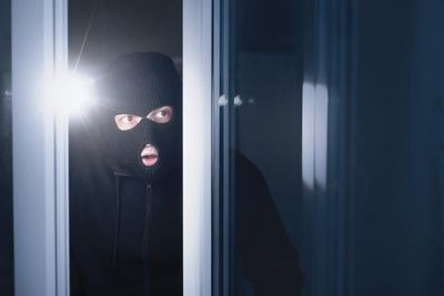 8 Things Burglars Notice About Your House First
