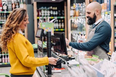 How to Earn Hundreds on Gas and Groceries Every Year Just By Swiping 2 Credit Cards