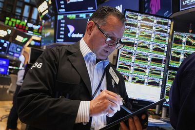 US stocks: S&P 500, Nasdaq end up as tech, chipmakers rebound