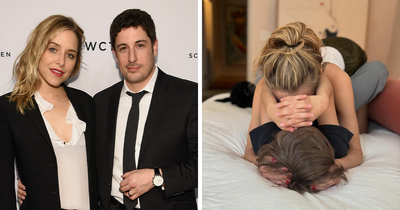 Jason Biggs’ Soon-To-Be Ex-Wife Finally Breaks Silence After Bedroom Photos With Her 12YO Son Sparked Backlash