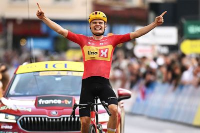 Tour Auvergne-Rhône-Alpes: Another successful breakaway as Anthon Charmig wins stage 2