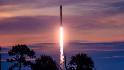 SpaceX just launched — and landed — a Falcon 9 rocket booster for the 35th time. That's a new record. (video)