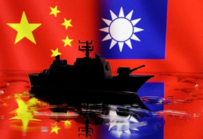 Taiwan simulates destroying an invading Chinese force in coastal drill