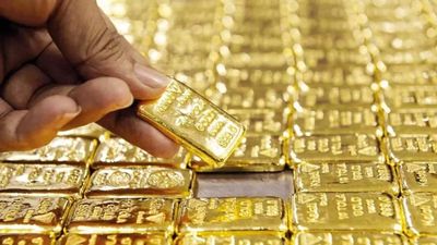 India's gold tariff hike fuels smuggling revival, squeezes banks and refiners