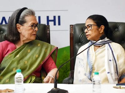 Mamata Banerjee meets Sonia Gandhi amid rebellion in Trinamool Congress