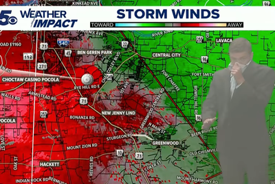 Meteorologist keeps reporting on-air despite studio fire breaking out