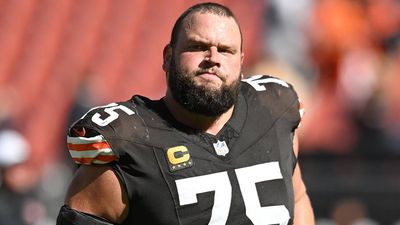 Albert Breer’s Notes: How Joel Bitonio Survived ‘Brutal Stretches’ With the Browns