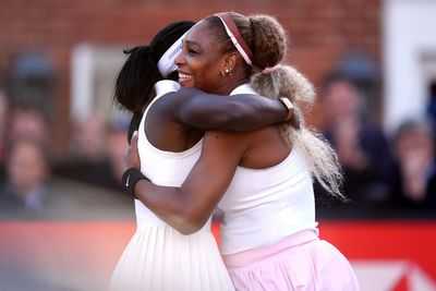 Serena Williams makes winning return at Queen’s