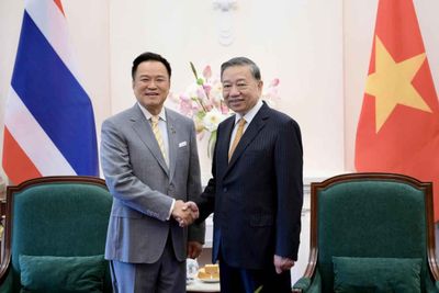 PM sets trade goal in Hanoi