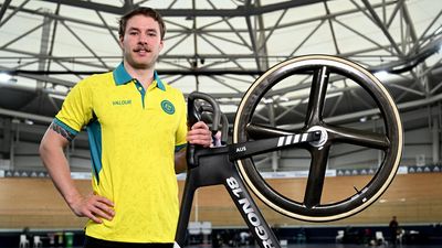 'Smash him': defection spices up Ashes velodrome battle