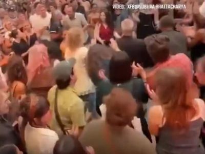 Harsh Goenka shares 'lovely exception' amid debate over Indian tourists abroad, video shows people dancing to a Bengali song at Van Gogh Museum