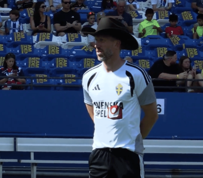 Fans react as Graham Potter dons bold new look in Sweden training