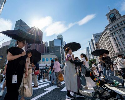 Humans prefer to walk anticlockwise, scientists find – but reason is unclear